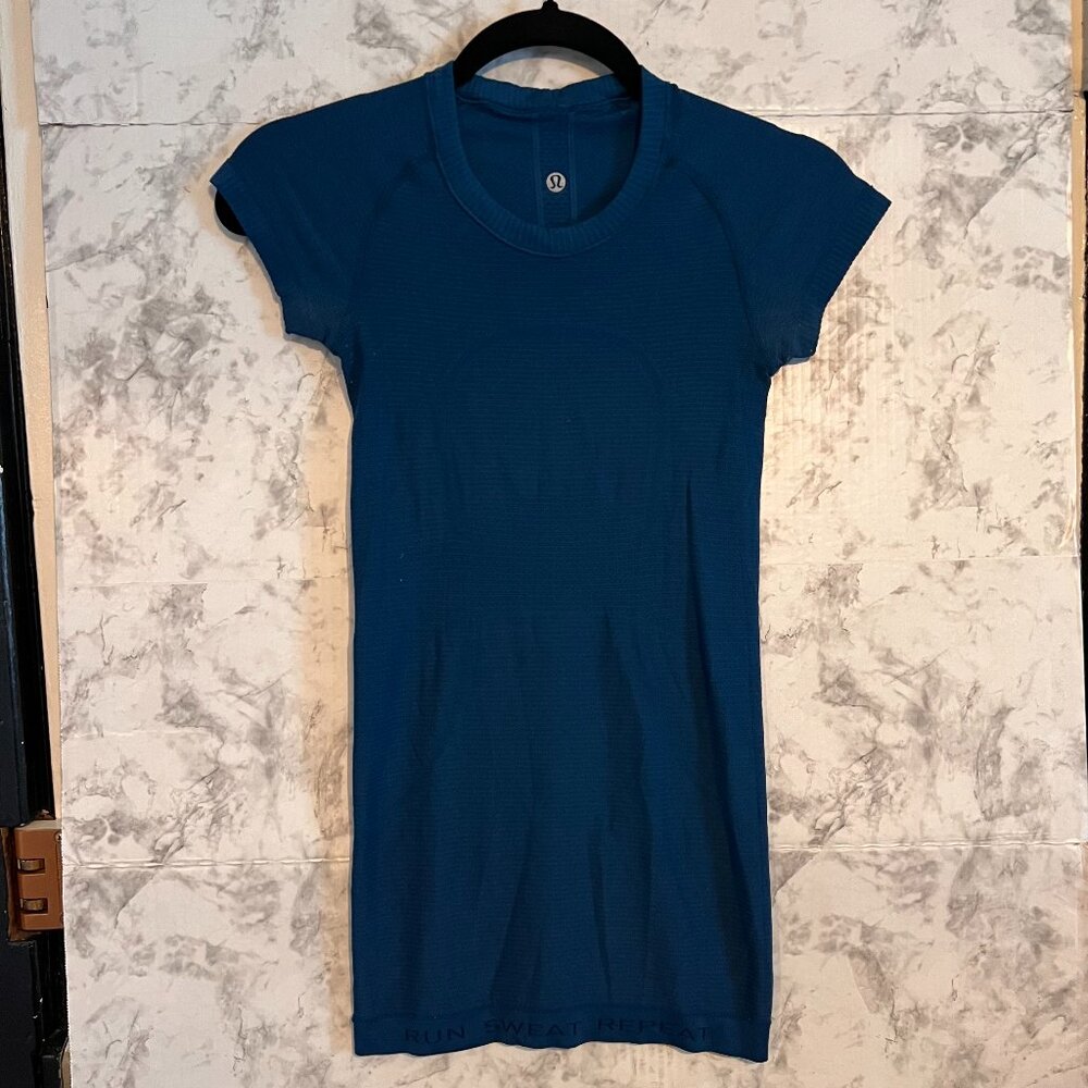 Lululemon Short Sleeve Tech Tank Size 2/XXS Blue
